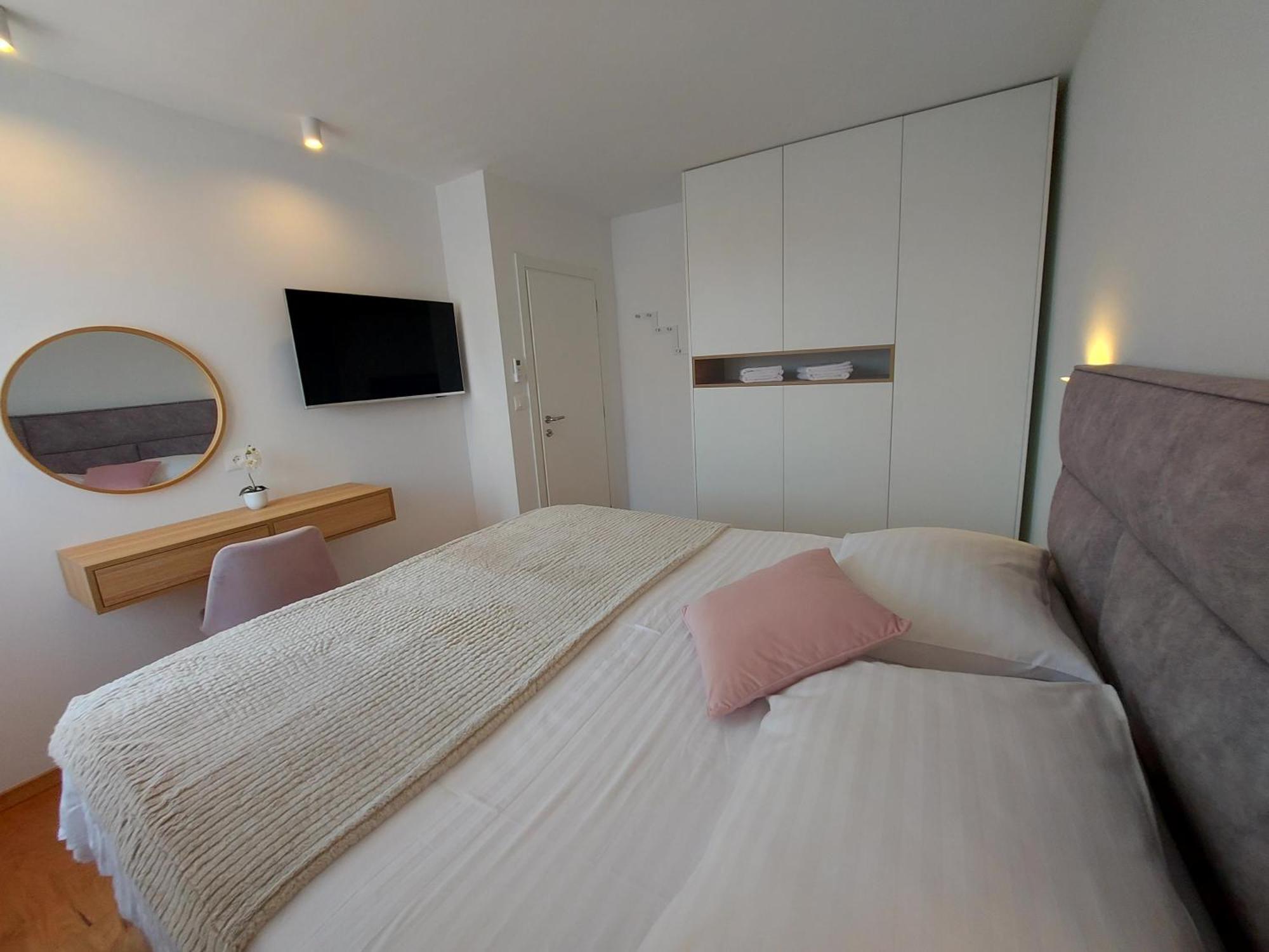 Luxury Apartments Marina View ヴォディツェ エクステリア 写真